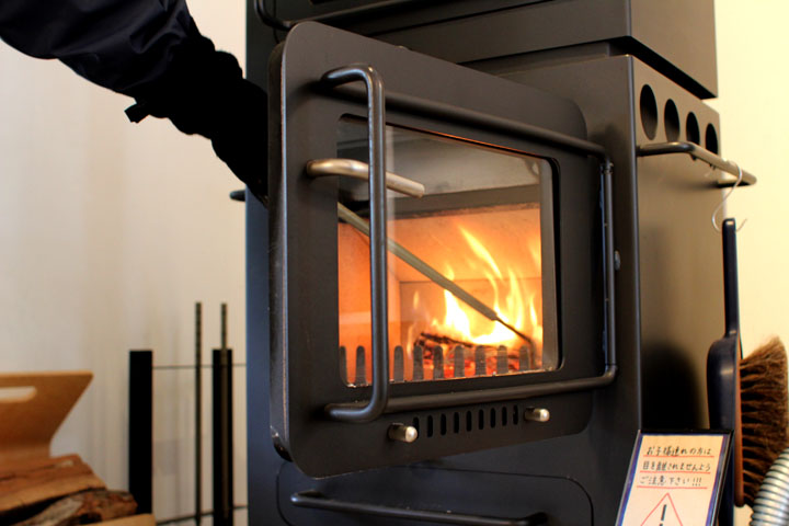 HWAM Classic4 薪ストーブでクッキング | インテリアショップ CONNECT