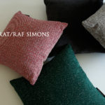 いつものソファに「Kvadrat/Raf Simons」のクッションでお部屋のイメージアップ