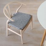 【数量限定】Yチェアシートクッションに新作登場！Kvadrat / Raf SimonsのRia生地のCONNECTオリジナルアイテム