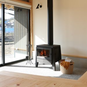 100％ドイツ製の薪ストーブ】高品質で操作も簡単な「IRON DOG」の魅力