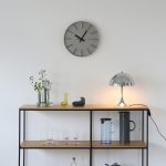 鋳物の質感が魅力的！レムノスの壁掛け時計「Edge Clock（エッジクロック）」