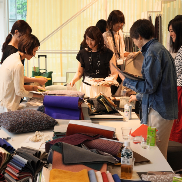 ラグの踏み比べって？！「北欧インテリアブランドツアーinTOKYO」を