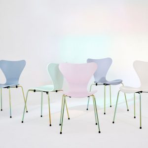 セブンチェア70周年記念「7:14 AM」シリーズから大人気カラー〈ピンク