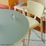【店舗限定カラー】Artekから特別なリノリウム天板が登場。空間を彩る「バーガンディ」と「オリーブ」の魅力